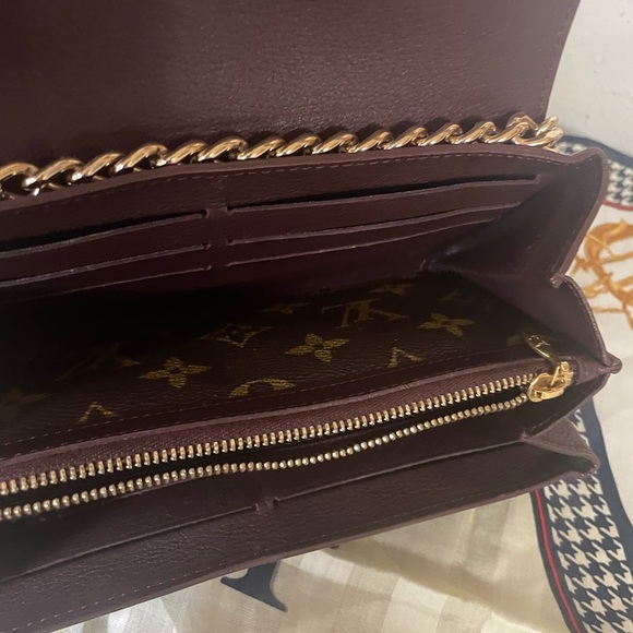 LV cross body purse ( no chain included) - Picture 5 of 13